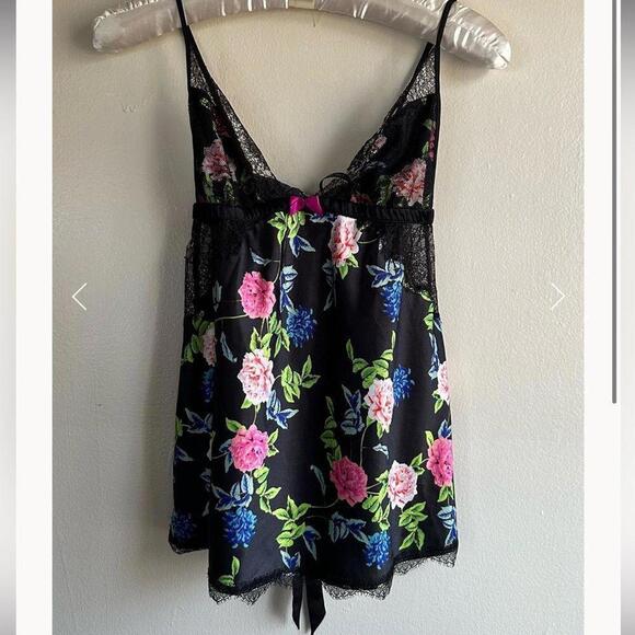 Victoria's Secret Other - Victorias Secret floral sexy silky top
